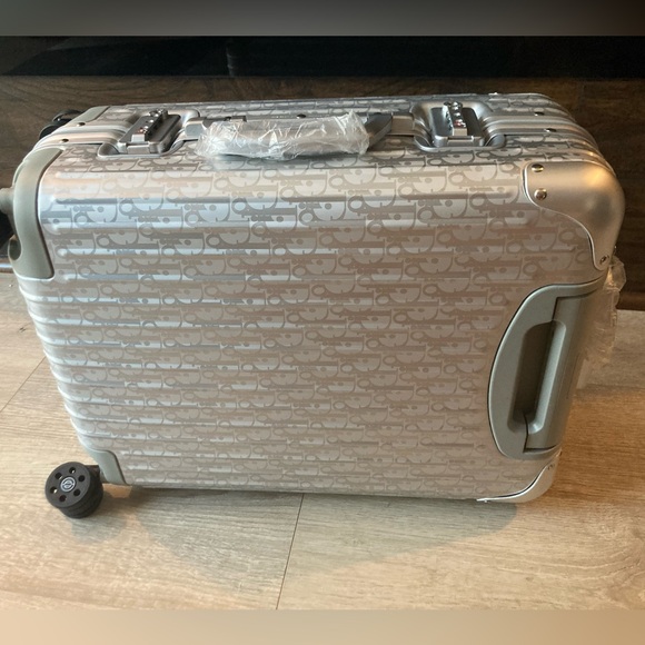 Authentic RIMOWA x DIOR carry on luggage - Picture 13 of 17